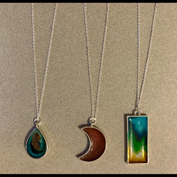 Handmade and painted resin necklaces. - Picture 5 of 5